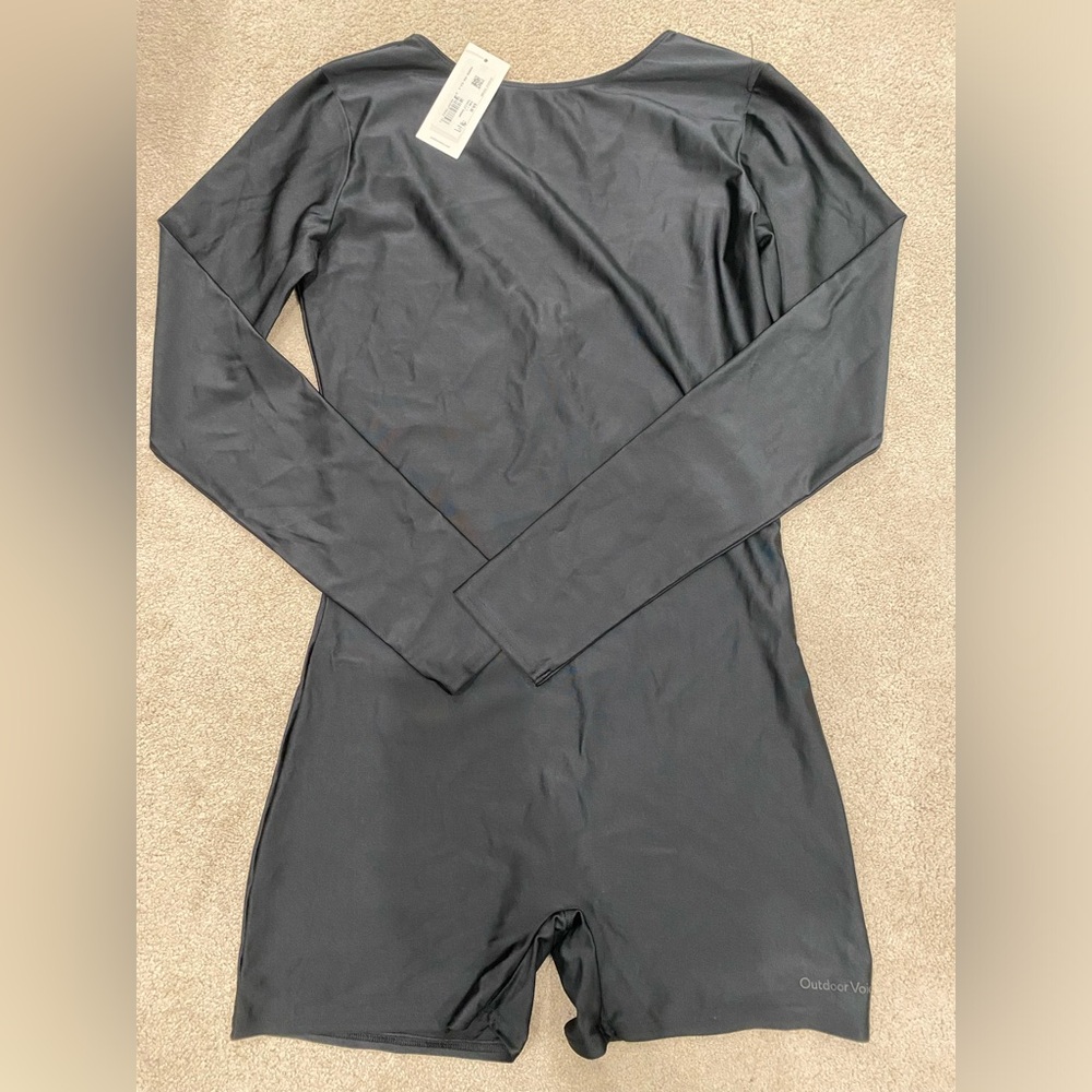 NWT Outdoor Voices Beam 3.5” bodysuit in Black. Deep V cut in back, Large